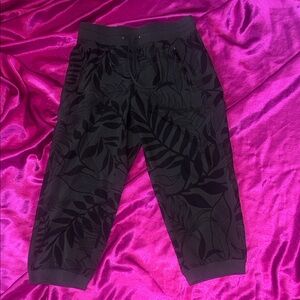 Hyba  size XS Black Leaf Print Joggers